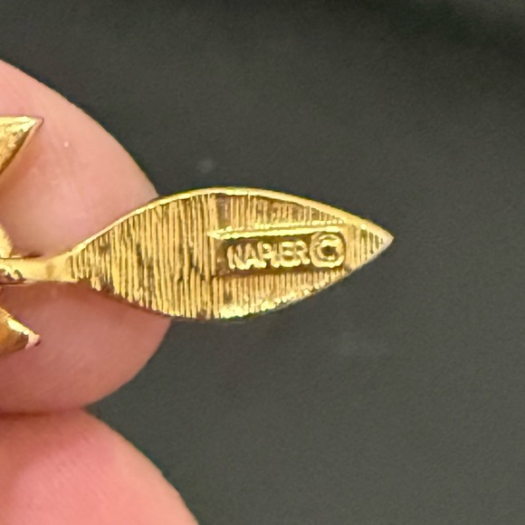 Vintage NAPIER Black Enamel Gold-tone Leaf Leaves Dangle Drop Earrings 10g. - Picture 13 of 14